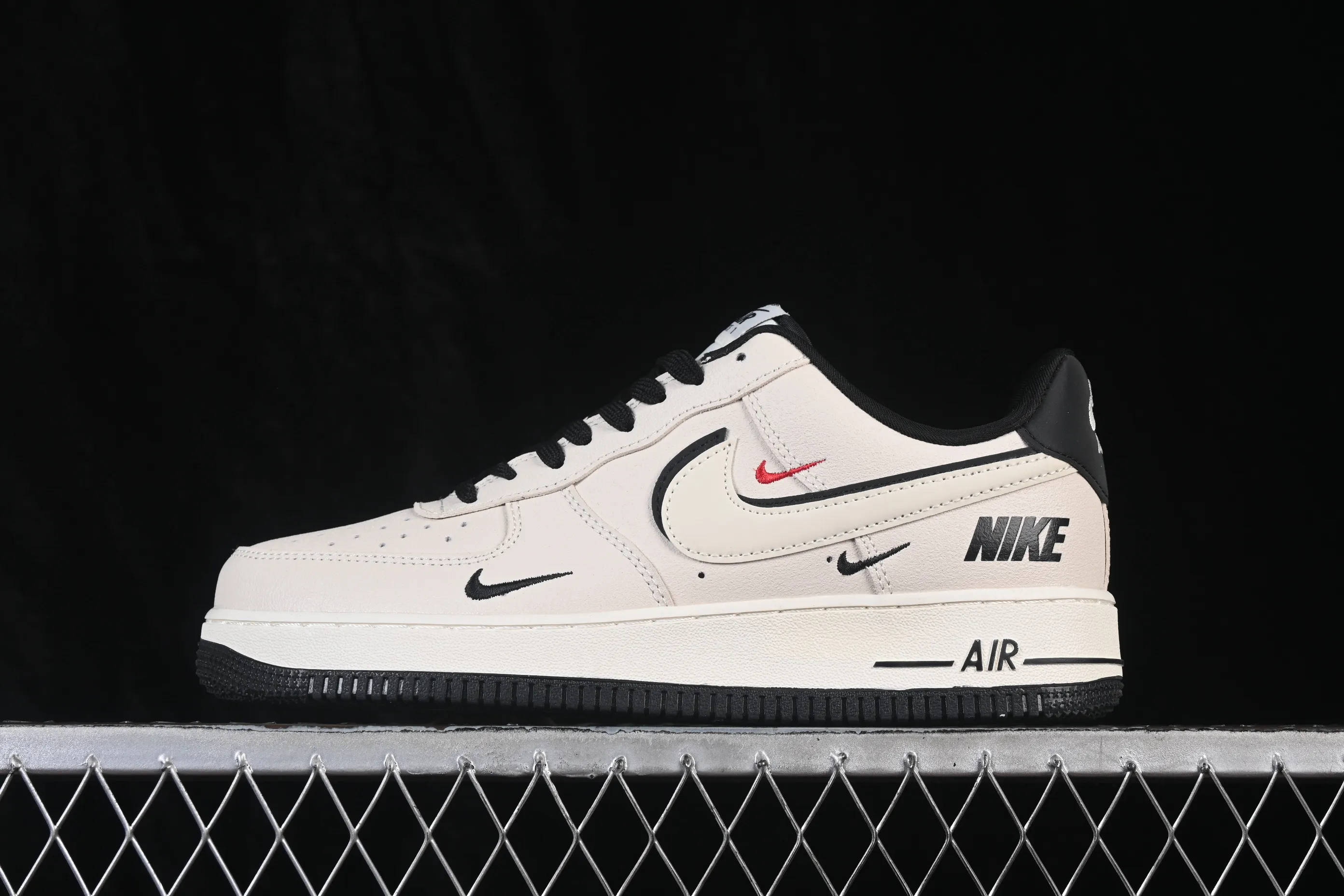 All categories Nk Air Force 1 Air Force series Nk Air Force 1 Low Air Force low-top Nike Air Force 1'07 Low small hook embroidery Air Force 1 low-top casual sneakers DF0188-139